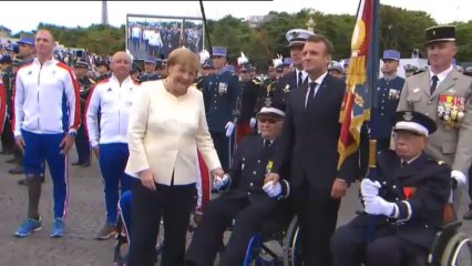 Angela Merkel asistió a la Fiesta Nacional francesa el pasado domingo