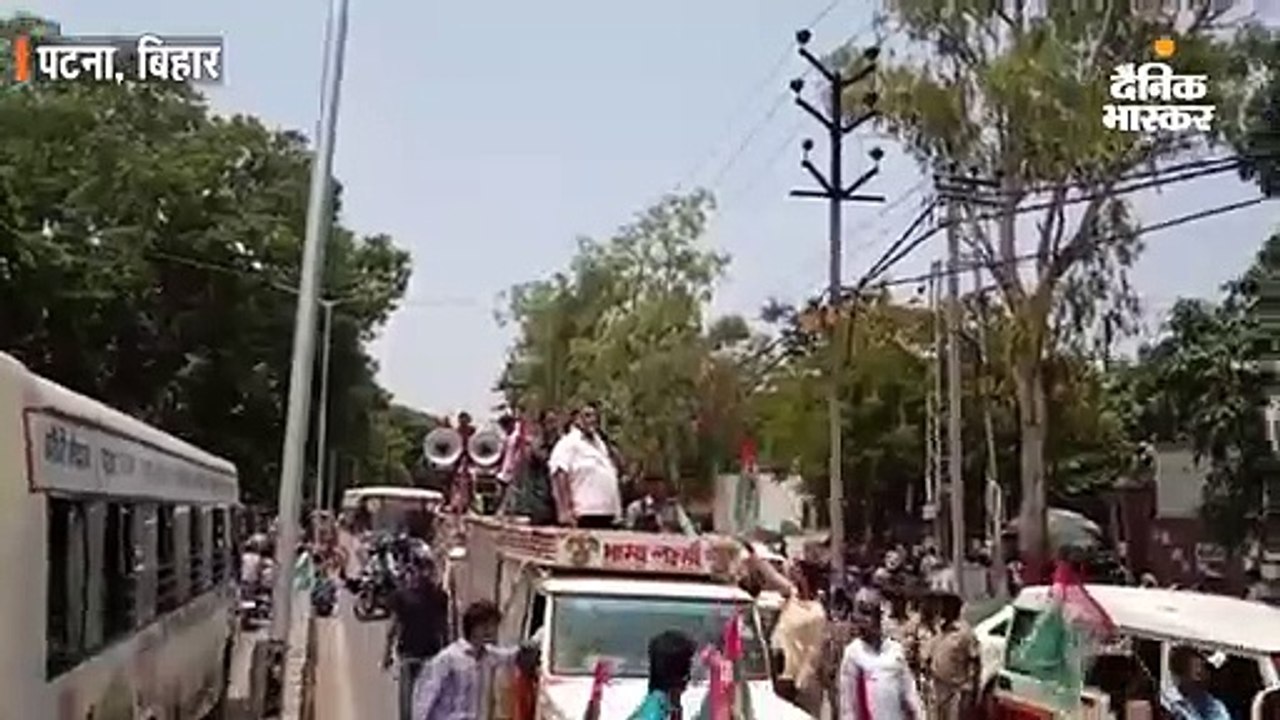 चमकी बुखार से मौत मामले में सड़क पर उतरे 'जाप' कार्यकर्ता, पुलिस ने किया लाठीचार्ज