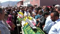 Tunceli'de PKK'lıların tuzakladığı patlayıcının infilak etmesi sonucu ölen 2 kardeş son...