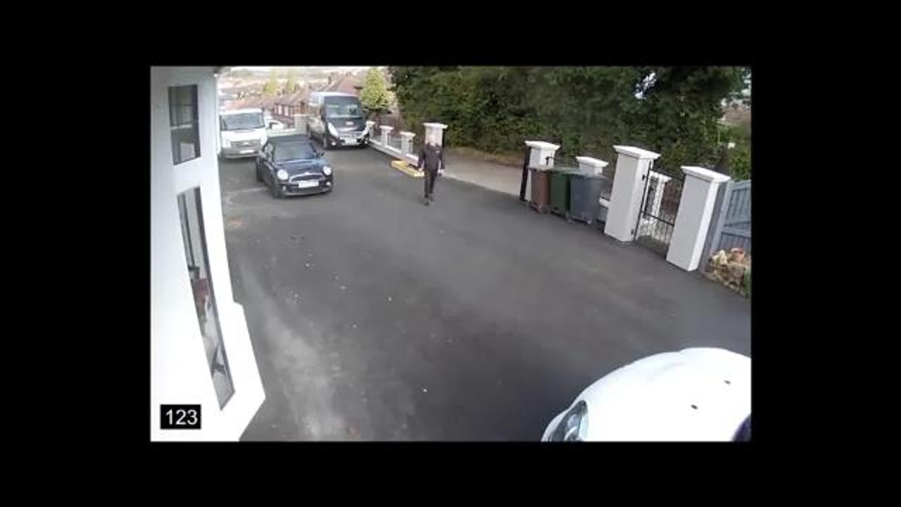 CCTV released after Phil Mitchell lookalike robs Notts gran in her home