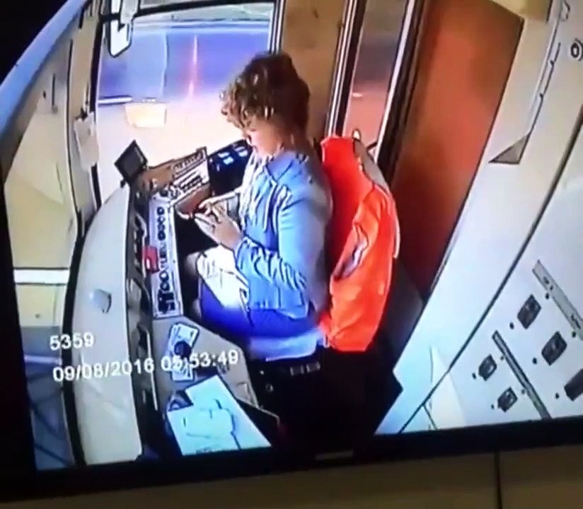 Un conductrice de tramway envoie des textos et le fait dérailler