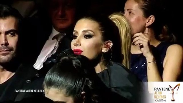 İrem Derici reflected in the lenses in Nişantaşı !!