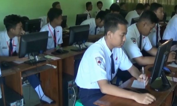 Adu Jarak Jadi Syarat Utama PPDB Zonasi - Saat Prestasi Dikalahkan Zonasi? (2)
