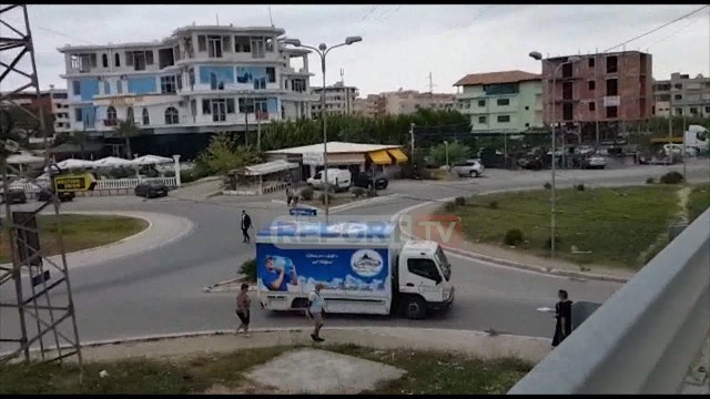 Kalimtari mespërmes rrugës vetëm pak pasi një grua humbi jetën tek Ura e Golemit