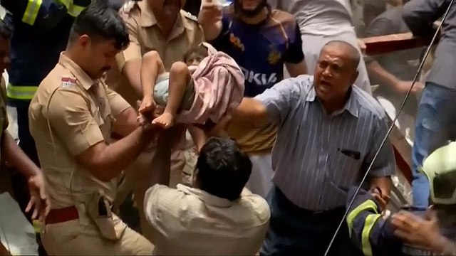 Ινδία: Νεκροί και δεκάδες εγκλωβισμένοι από κατάρρευση κτιρίου