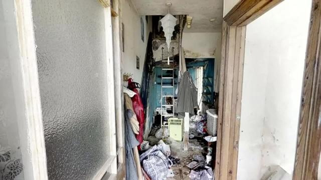 SWNS - House goes on the market for just £45k - because the INSIDE is coated in bird poo