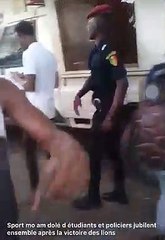 Étudiants et policiers se réconcilient après la victoire du Sénégal