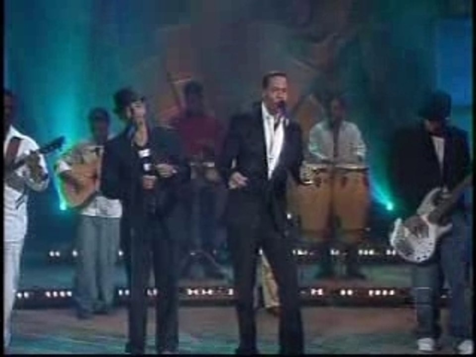 Video - Aventura- Un Beso  [En Vivo]