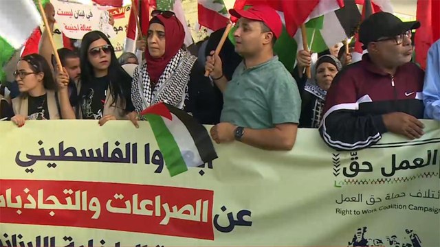 احتجاجات بمخيمات اللاجئين الفلسطينيين بلبنان رفضا لقرارات وزارة العمل