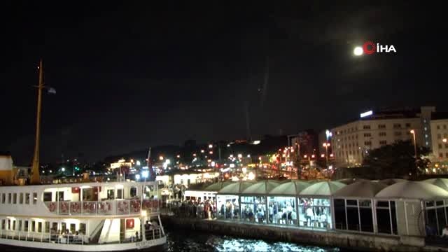 Parçalı Ay Tutulması İstanbul'dan böyle görüntülendi