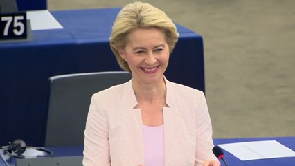 첫 여성 EU 집행위원장 탄생...'유리천장' 깨고 EU 수장 등극 / YTN