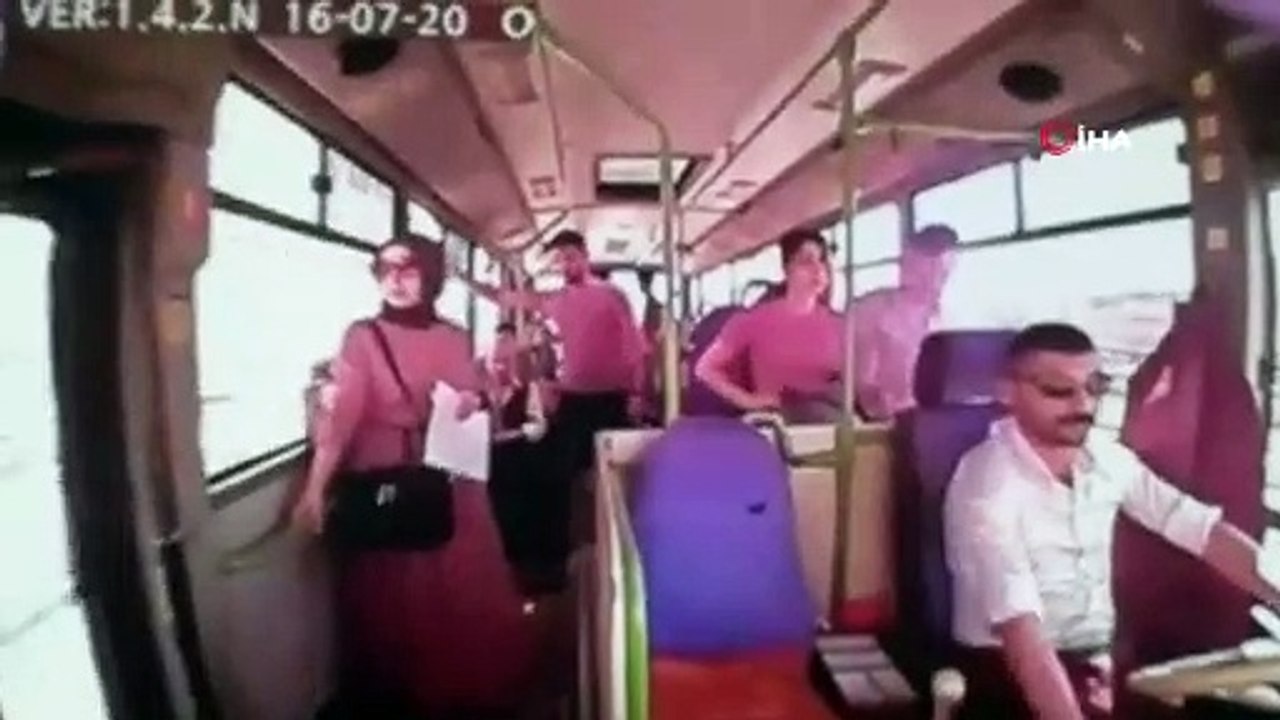 Halk otobüsünden düşen genç kız hayatını kaybetti