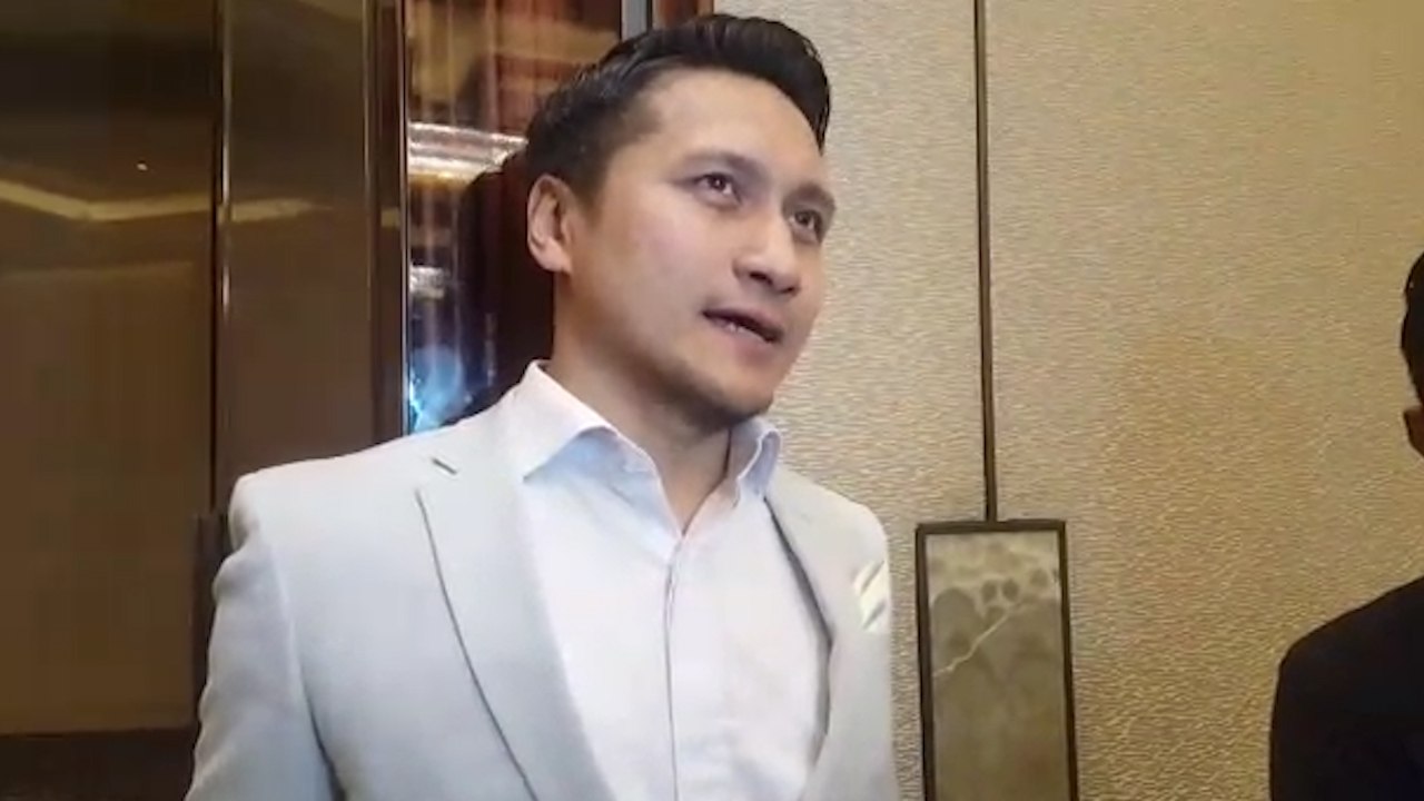 Cegah Tanda Keriput, Fenita Arie Pakaikan Ini ke Arie Untung