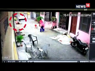 VIDEO: खेलते समय बिजली के खंभे से चिपका छात्र, महिला भी आई चपेट में