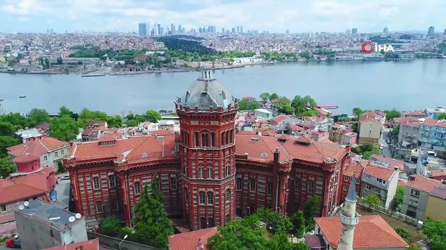 Fener Rum Lisesi 565 yıldır eğitim veriyor...Tarihi Fener Rum Lisesi havadan görüntülendi