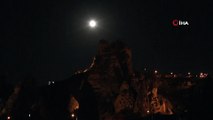 Kapadokya’da Parçalı Ay Tutulması Kartpostallık Görüntüler Oluşturdu