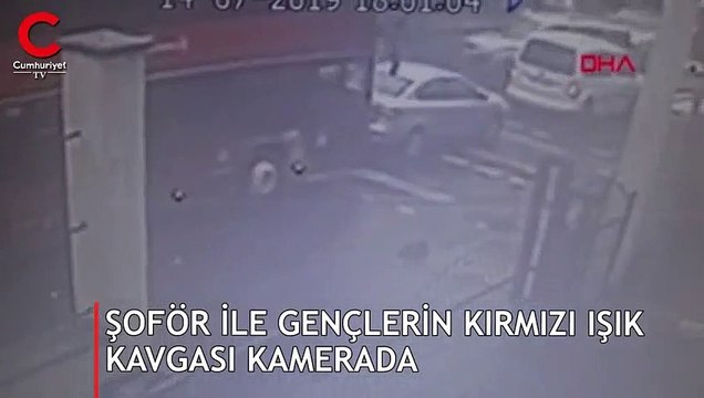3 genç ile İETT şoförü arasında kavga kamerada