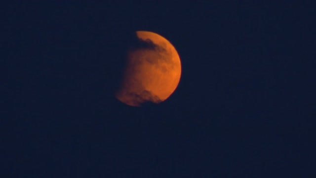 Así se vivió el eclipse lunar parcial