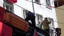 İSTANBUL- BEYOĞLU'NDA BEBEK KURTARMA OPERASYONU