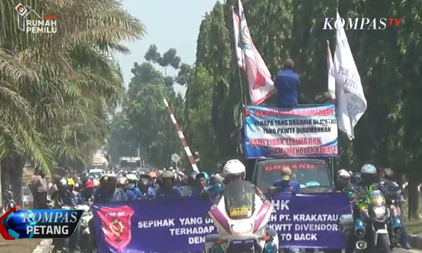 Tolak PHK Massal, Buruh PT Krakatau Steel Blokade Jalan