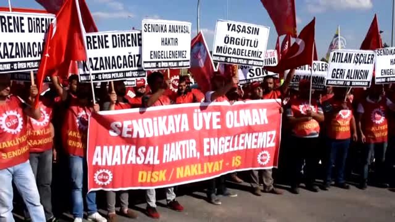 Fabrika işçilerinden eylem