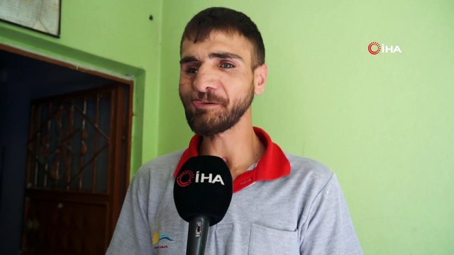 Yıkılma tehlikesi bulunan evde çocukları ile birlikte yaşama tutunmaya çalışıyor