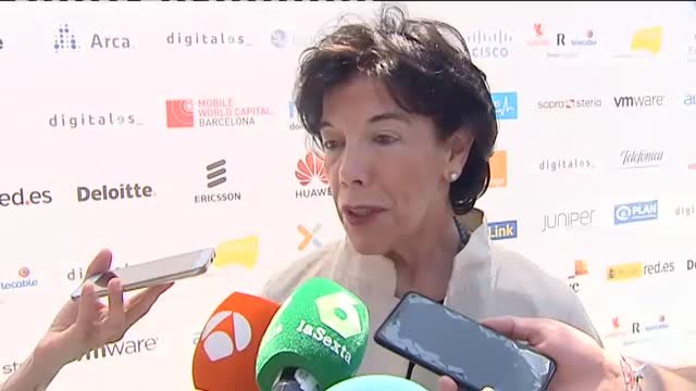 Celaá invita a Podemos a reflexionar sobre su mal gesto en La Rioja