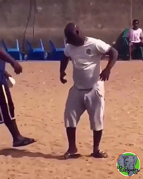 Quand deux trisomiques se font une battle, voici ce que ça donne. A mourir de rire!