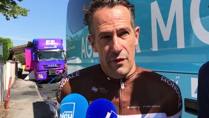 Julien Jurdie et l'un des kinés de l'équipe Julien Lachize