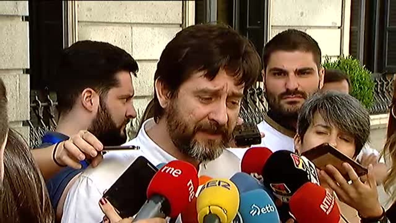 Mayoral pide al PSOE "otras técnicas de seducción para conseguir votos"