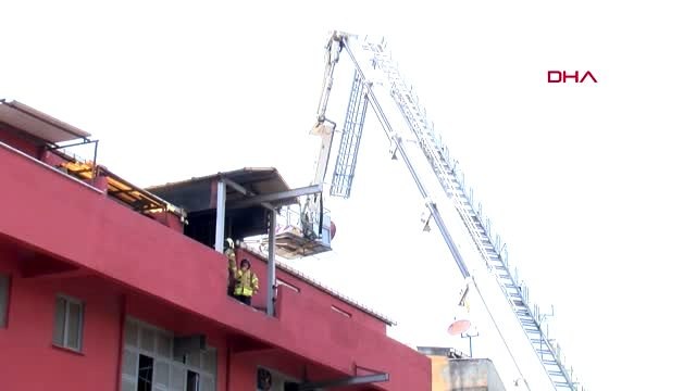 İSTANBUL- BAŞAKŞEHİR'DE İŞYERİNİN ÇATISI ALEV ALEV YANDI