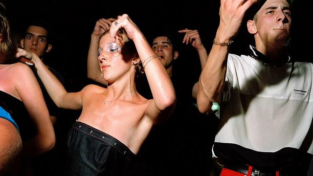 Ausstellung zur Rave-Bewegung in Londoner Saatchi Gallery