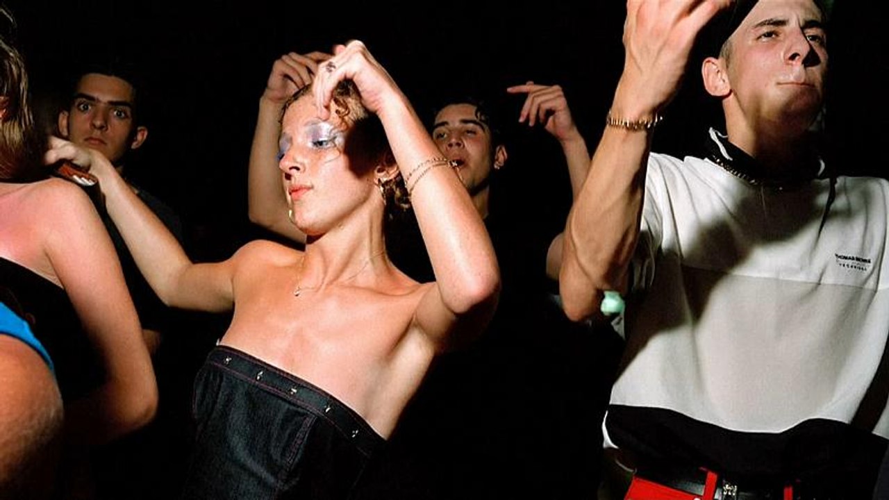 Ausstellung zur Rave-Bewegung in Londoner Saatchi Gallery