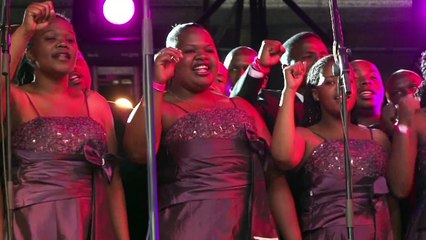 وفاة المغني الجنوب إفريقي جوني كليغ الملقّب بـ "الزولو الأبيض"