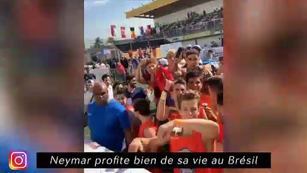 Neymar profite bien de sa vie au Brésil - Jean...