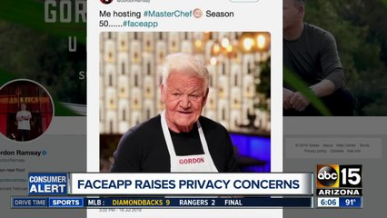 Скачать видео: FaceApp raises privacy concerns