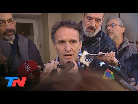 Los gestos raros del intendente mientras María Eugenia Vidal hablaba en un acto