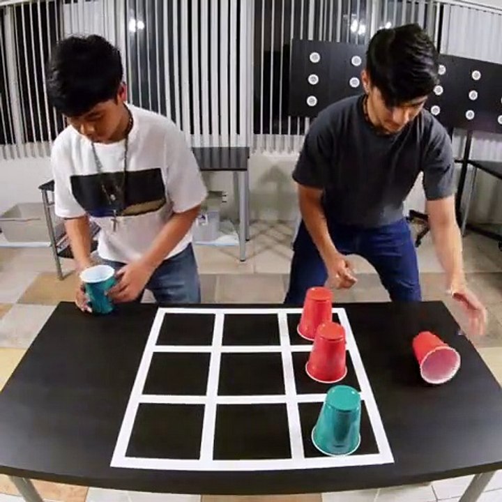 Jeu du Morpion avec des gobelets