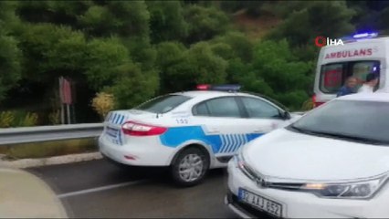 Download Video: Isparta-Konya karayolu üzerinde 2 aracın çarpışması sonucu meydana gelen kazada ilk belirlemelere göre 3 kişi öldü, 1 kişi yaralandı.