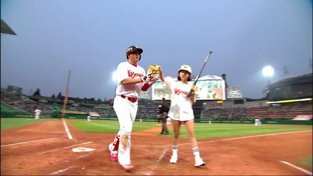 홈런 선두 SK 최정, 시즌 22호포...키움, 2위 탈환 / YTN