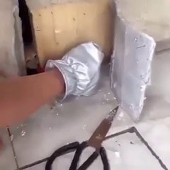 Ce qu'ils vont trouver dans ce mur est incroyable