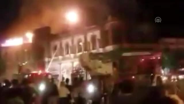 İran'ın başkenti Tahran'daki tarihi binada yangın çıktı