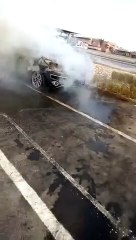 Obsèques de Tanor – Après celle de Macky Sall, la voiture de Bécaye Mbaye prend feu