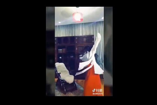 [tik tok] those lovely and beautiful Chinese girls in ancient costumes