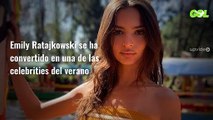Emily Ratajkowski la lía: ojo al bikini (y a la foto): “¿Así vas a la playa?”