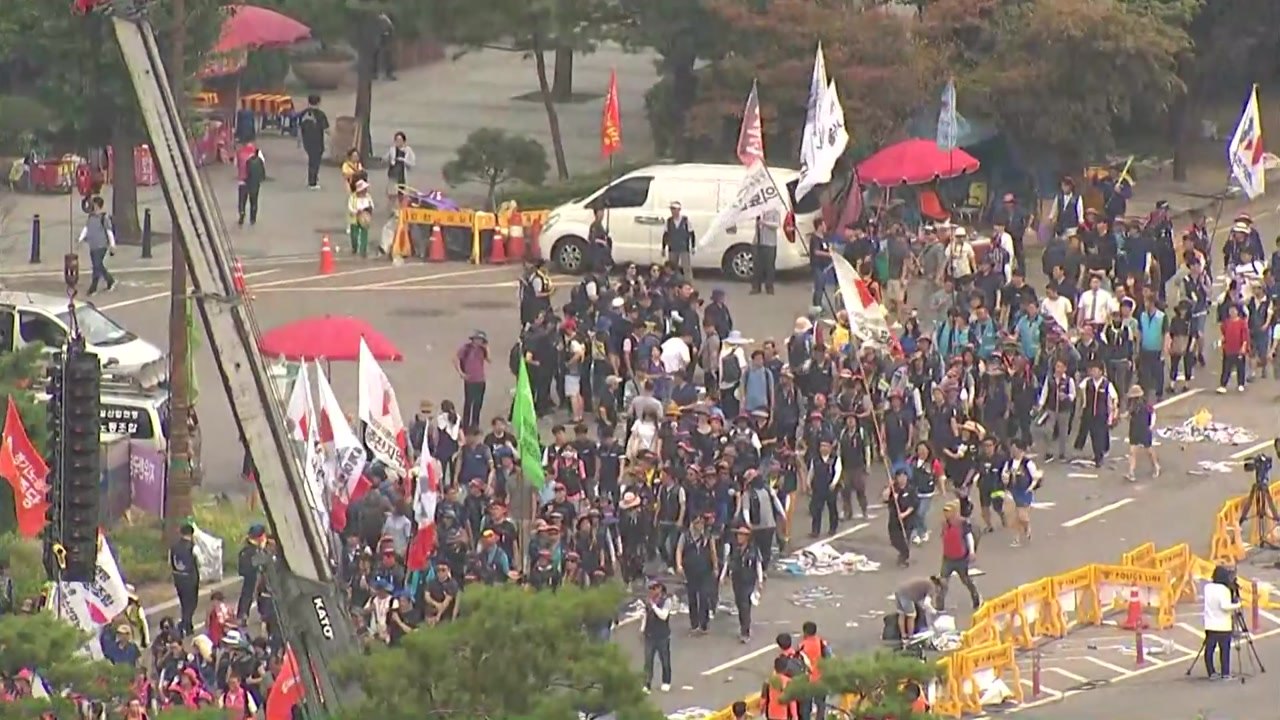 민주노총 국회 앞 총파업 대회..."노정 관계 전면 단절" / YTN