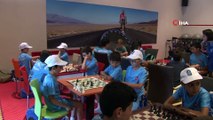 Eyüpsultan Belediyesi'nin Yaz Spor Okullarında satranç derslerine büyük ilgi