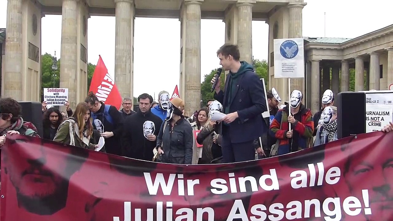 We are all Julian Assange! - Speech by Edward Snowden - held by Angela Richter (NMTV Mitschnitt)