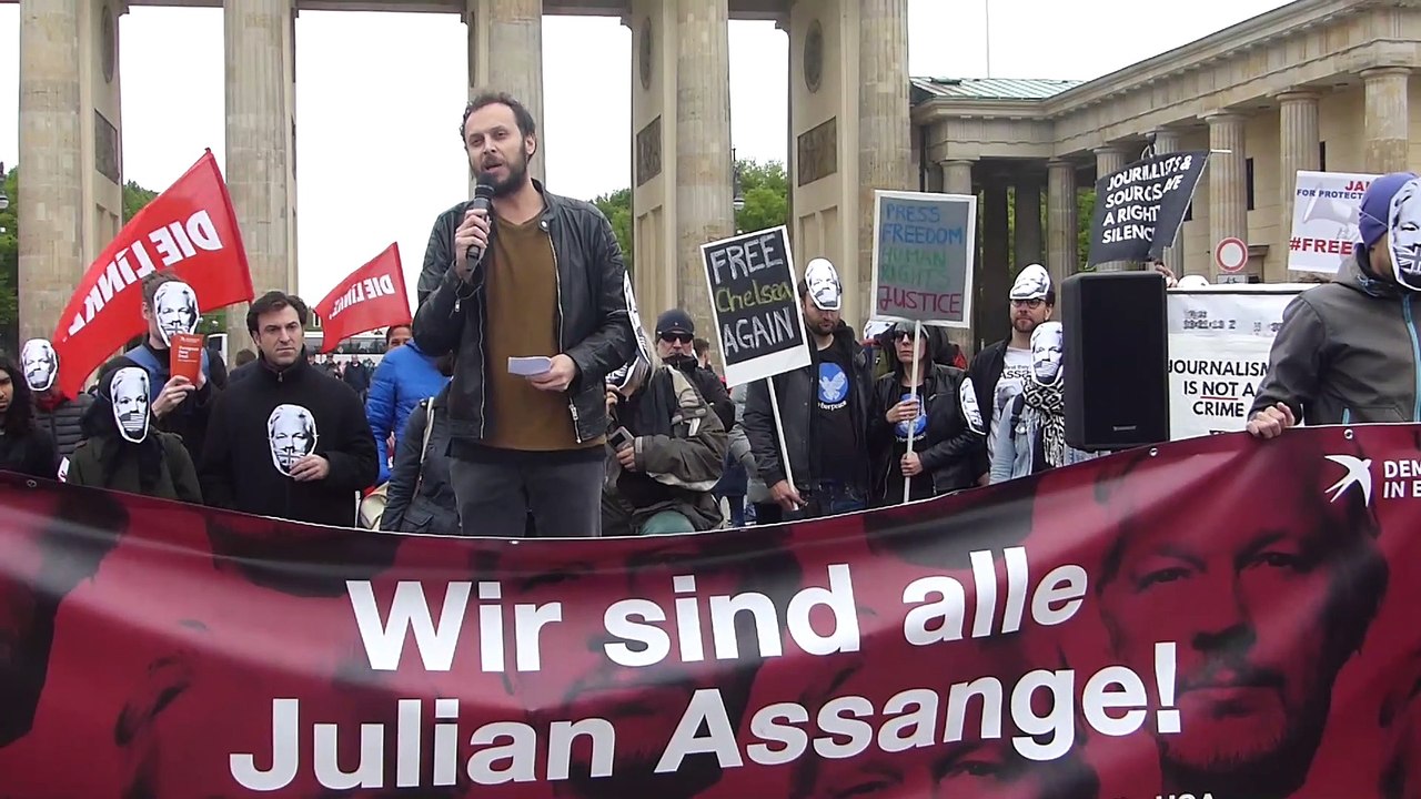 We are all Julian Assange! - Speech by Srećko Horvat (NMTV Mitschnitt)