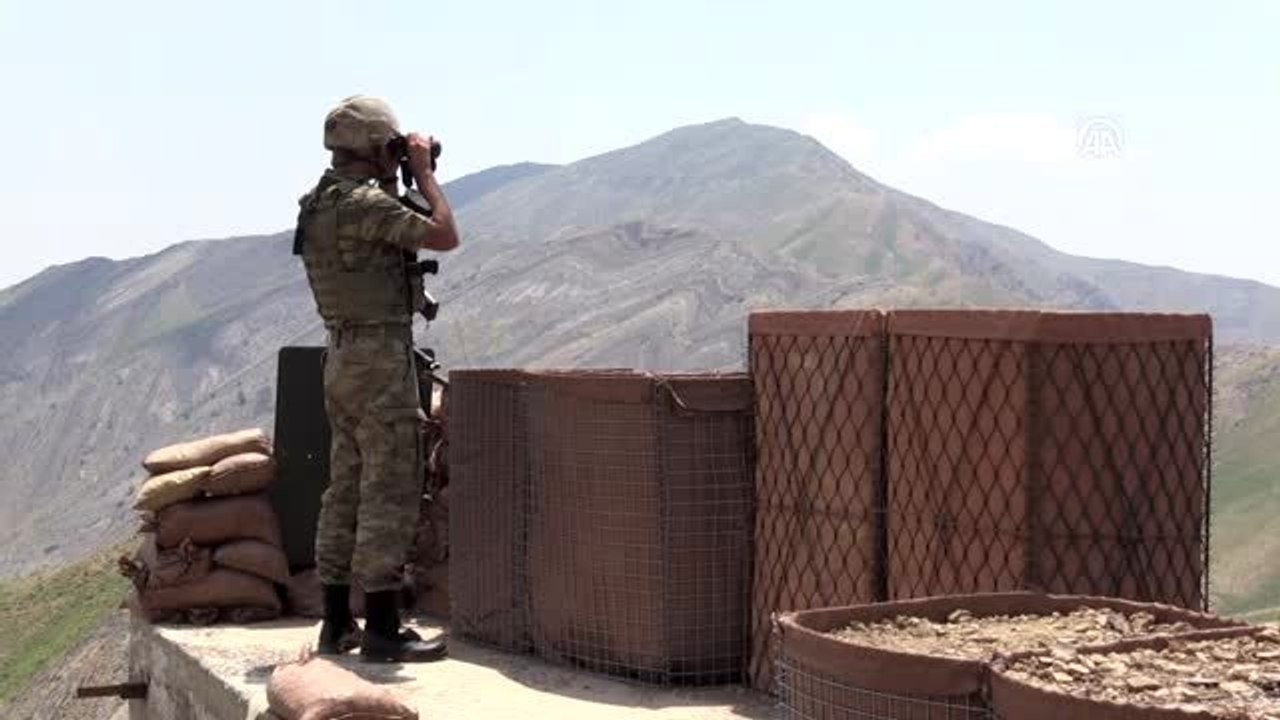 Baba oğul omuz omuza vatan nöbetinde